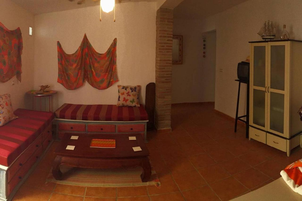 Almayate Hippie Shack Luaran gambar